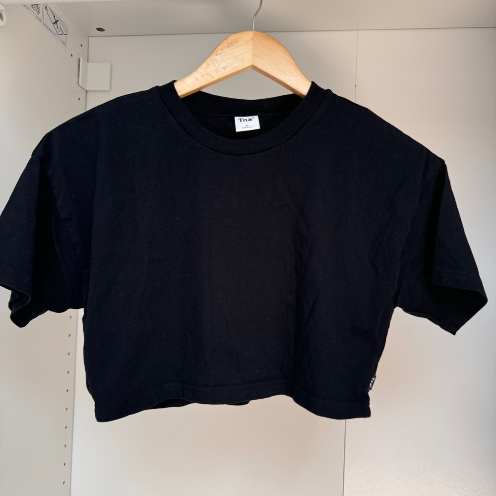 Aritzia TNA cropped Tshirt
